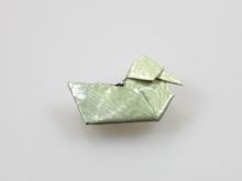 Origami-ART-Magnet-Shop Mandarinente Silberkräuseln handgefaltete Mandarinente in Hellgrau-Grün mit Silbersprenkeln Geschenkidee